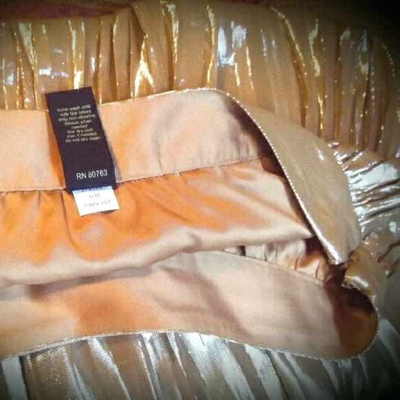 New LONDON JEAN Silk Skirt. 12 - Picture 3 of 7